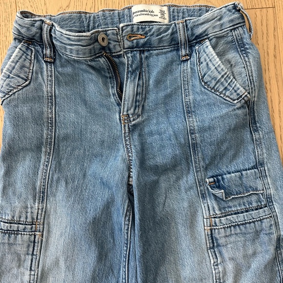 Abercrombie Kids Jeans - Picture 2 of 3